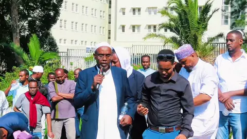 Allaha U Naxariisto Cabdiraxmaan Cali oo maalin ka hor u Geeriyooday dhaawac Loogu geeystay Dukaankiisa oo ku yaallo Tuulada Khayelitsha ee Duleedka Magaalada Cape Town ayaa Maanta gelinkii Dambe Lagu aasay Qabuuraha Muslimiinta ee Xaafadda Mowbray ee Magaalada Cape Town, Koonfur Africa. Allaha U Naxariisto, Jannadii Firdowsa Allaha ka waraabiyo, Reerka uu ka tagay Samar iyo Iimaan 🤲🏻🤲🏻🤲🏻.