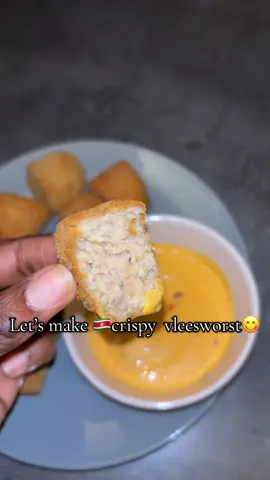 Crispy vleesworst 😋 De lekkerste vleesworst kan je bij @Mkay_mk vinden in su 🇸🇷ik heb maar een halve kilo over 😫 Ik weet niet waar jullie in nl per kilo vleesworst kunnen kopen,maybe kunnen jullie me ook linken 😘 #crispyvleesworst#vleesworst 