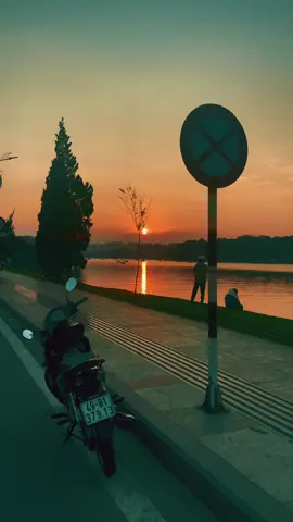 chào ngày mới bằng 1 clip hoàng hôn nhé.