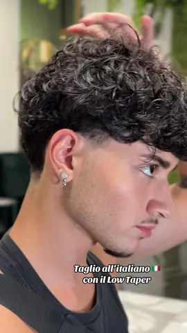 Taglio all’italiano con il #lowtaper #artofhairman #tagliocapelli 