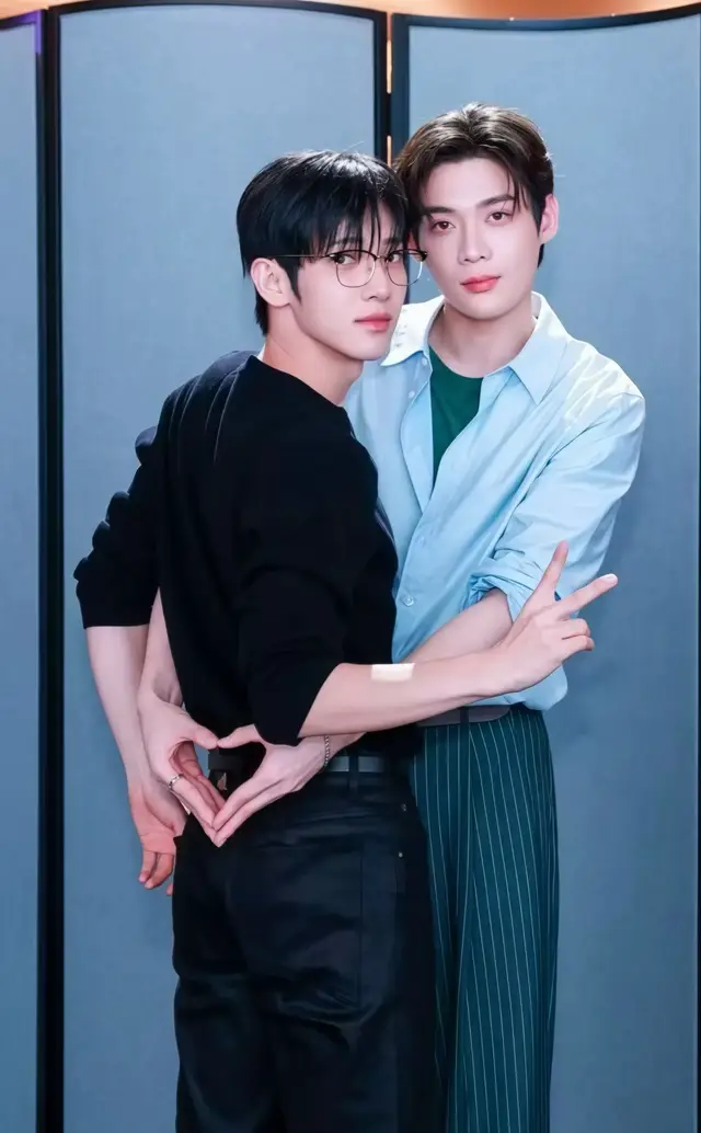Tại sao chỉ giới hạn cho đăng có 35 ảnh vậy hả tik tok ơi 🥹 tôi cần nhiều hơn nữa , vẫn còn một đống ảnh để đăng cơ mà , phải nói là hình quá đẹp luôn , quá xuất sắc , đẹp đôi vô cùng #kimyoonsikparksiwoo #loidenghicuacongtovien #boylove #theprosecutor 