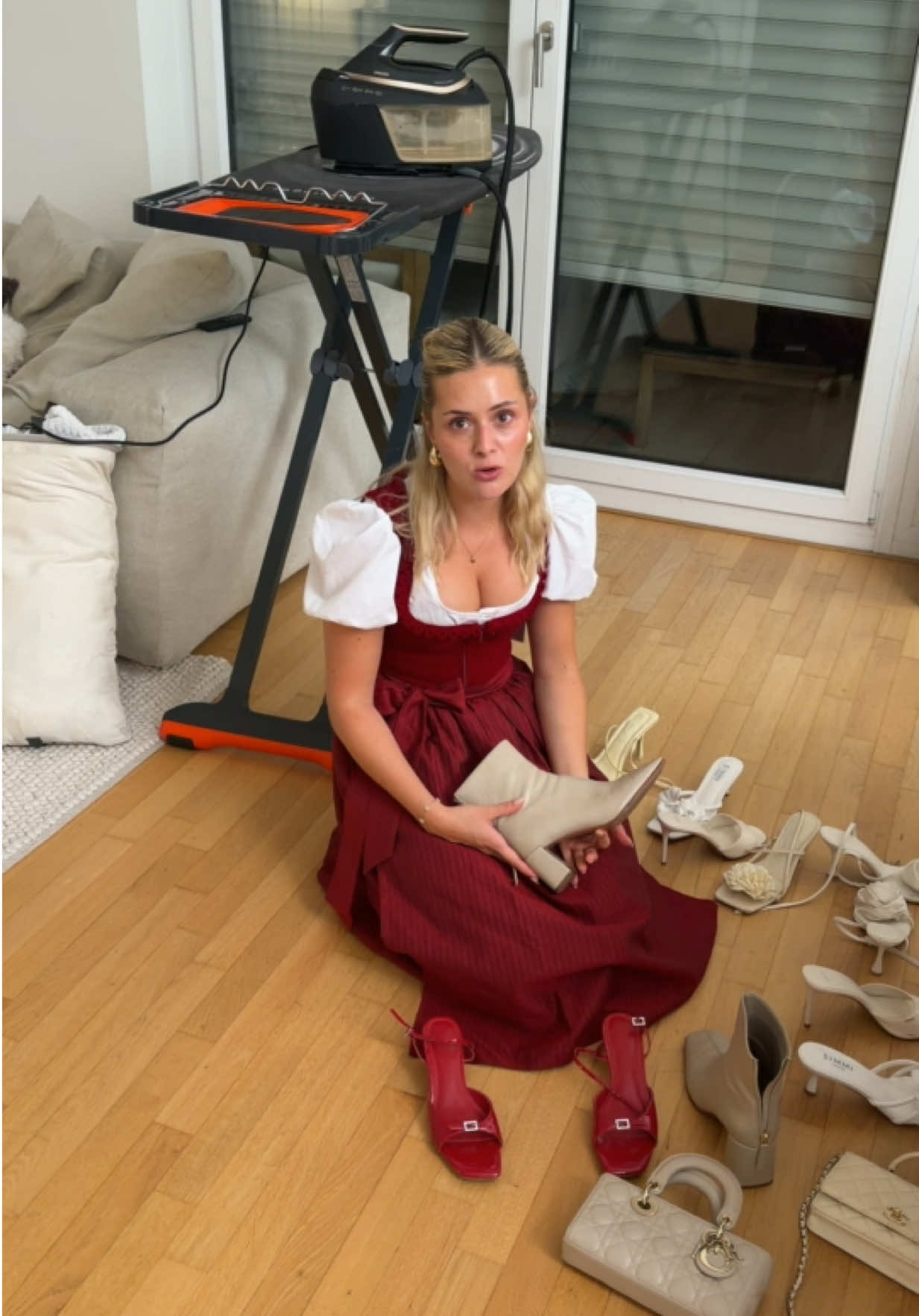 Muss selbst über mich lachen aber was sagen wir zu den roten Heels? Kann man das machen?