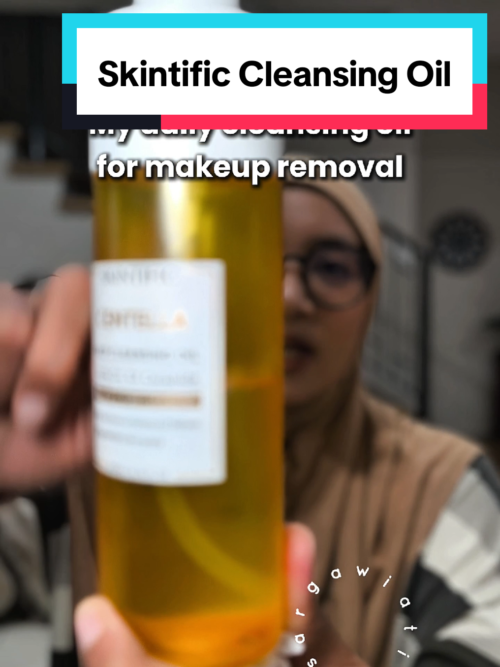 Sebenarnya, kalau tak makeup pun tiqah guna je untuk double cleansing. Best sebab dia lightweight je. Lagi satu, tiqah guna cleansing balm yang hijau tu. tu pun best juga 🤭 #skintific #cleansingoil #doublecleansing #skintificcleansingoil 