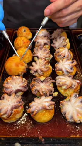 イイダコが丸ごと1匹入った暴れたこ焼き🐙 　 ◎ 暴れダコ　1000円 　 【店名】なんくる（nancle） 【住所】福岡県福岡市中央区大名1丁目2-6 1F 【時間】12:00〜21:45 【定休】不定休 　 #福岡グルメ #japanesefood  #japantrip