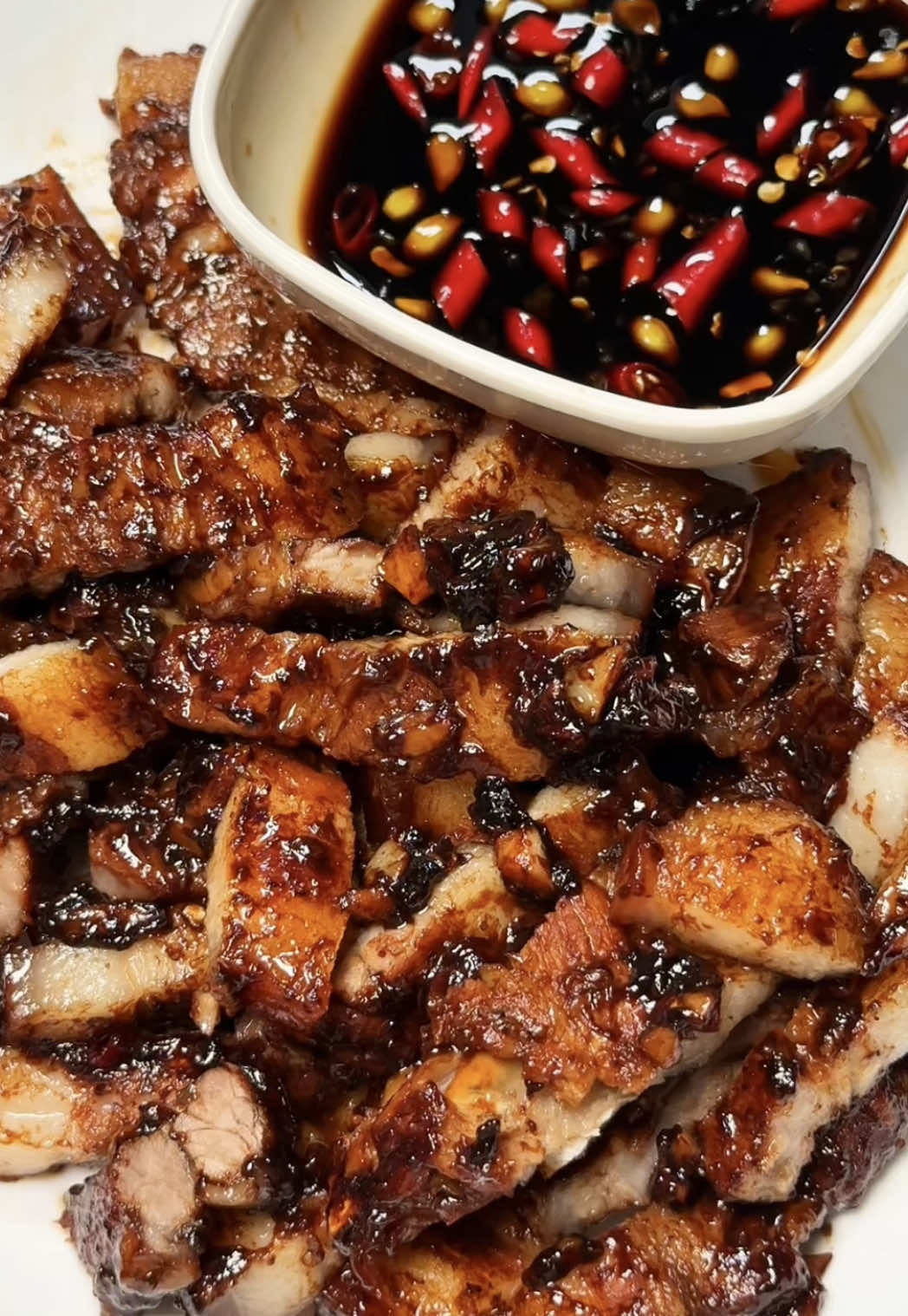 Liempo BBQ sa Kawali par!  Marinate:  - 1 kilo Liempo - Garlic - 200ml Sprite - 1/4 cup Soy Sauce - 1/4 cup Oyster Sauce - 1/3 cup Ketchup - 1 tbsp Sugar - 1/3 cup Calamansi - Ground Pepper - Red Chili (optional)