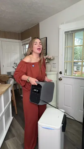 Por algo es la más vendida y es la Ecoflow Delta3 Classic de 1024wh que no corre la casa complete pero si ayuda con las necesidades básicas de el hogar 