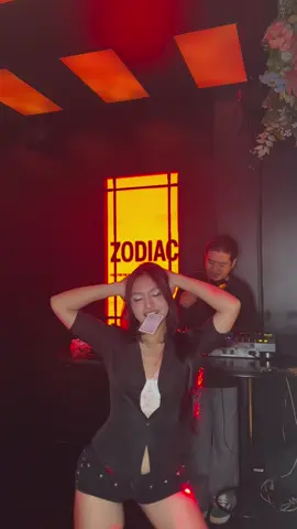 Zodiac 晚上10点后的氛围感#zodiacbar #dance #sexydance #tren #vietnam 