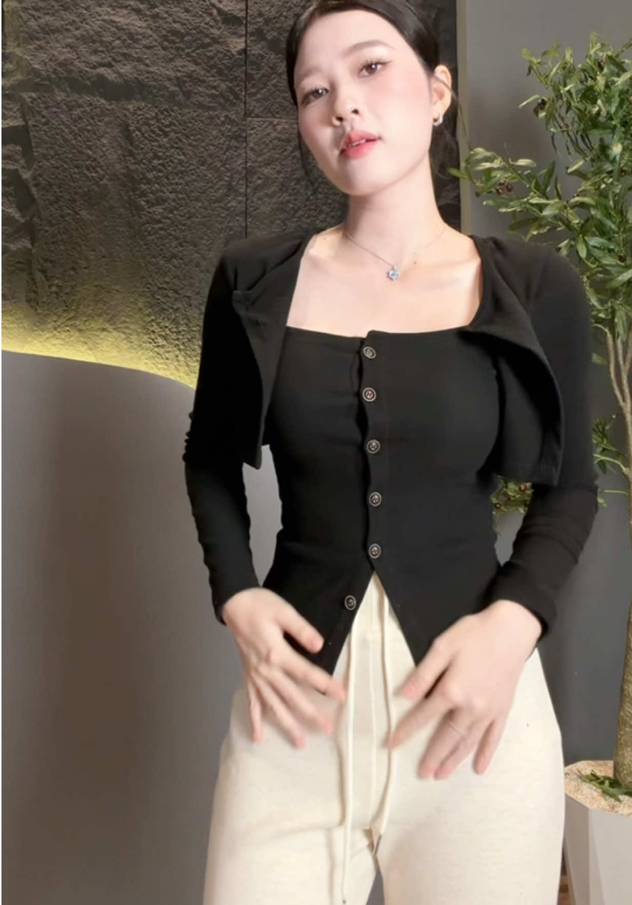 Màu đen nhìn ốm mê