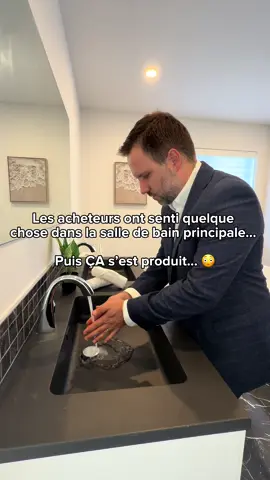 Au début, les acheteurs ne savaient pas trop s’ils s’imaginaient des choses… La salle de bain principale semblait impeccable : peinture fraîche, murs propres et aucun signe évident de dommage. Mais quelque chose clochait. Il y avait une légère odeur d’humidité. Rien de très fort ni de constant, mais suffisamment pour soulever un doute. Heureusement, l’inspecteur a poussé la vérification plus loin et a recommandé une inspection plus approfondie. Cette vérification a permis de découvrir des dommages causés par l’humidité ainsi qu’une présence suspectée de moisissure, possiblement liée à une fuite de plomberie. Réparer la source du problème, retirer les matériaux touchés et remettre la zone en état représentait plusieurs milliers de dollars de travaux. Comme le problème a été découvert pendant la période d’inspection, les acheteurs ont pu renégocier avec les vendeurs en fonction des travaux nécessaires, plutôt que de découvrir le problème une fois propriétaires. C’est exactement pour ce genre de situation que l’inspection préachat est si importante. Un problème n’est pas toujours visible au premier coup d’œil. Une odeur inhabituelle, une tache, de la peinture qui gonfle ou simplement quelque chose qui semble anormal peut justifier une vérification plus approfondie par le professionnel approprié. Une peinture fraîche n’est pas automatiquement un 🚩. Mais lorsqu’elle est accompagnée d’autres signes inhabituels, ça mérite qu’on regarde de plus près. 👀 👉 Sauvegarde cette publication avant ta prochaine inspection. Bruno Verdon Courtier immobilier résidentiel et commercial RE/MAX Signature #InspectionMaison #AchatMaison #ImmobilierQuébec #CourtierImmobilier #Montérégie