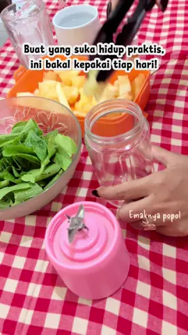 Sekarang bikin jus yg fresh bisa kpn saja dan di mana saja🥰 #homelife #homeliving #iburumahtangga #iburumahtangga #blenderportable 