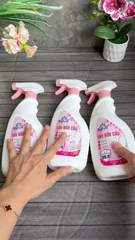 dung dịch tẩy nhà vệ sinh tự tạo bọt không cần chà nhiều cho hệ lười như tui #xuhuong #tiktokshop #tayboncau #taynhavesinh #review