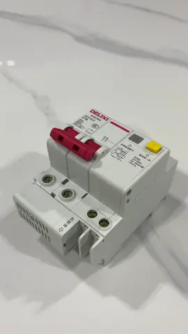 Aptomat chống giật DELIXI DZ47SLE 2P, bảo vệ chống rò, quá tải và ngắn mạch. Có nhiều mức dòng 10A–63A, dòng rò 30mA, khả năng cắt 6kA. Ai đang tìm aptomat chống giật điện có thể tham khảo mẫu này.