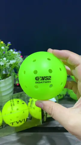 Có một kiểu nghiện mang tên Pickleball! 😂 Ngày nào cũng muốn ra sân, đánh xong vẫn muốn đánh tiếp. Goatwin GWS2 48 lỗ là món phụ kiện cực hợp cho những buổi tập luyện và giao lưu đầy năng lượng. Team mê Pickleball điểm danh nào! #Goatwin #GWS2 #PickleballAddict #PickleballVietnam #TikTokShop