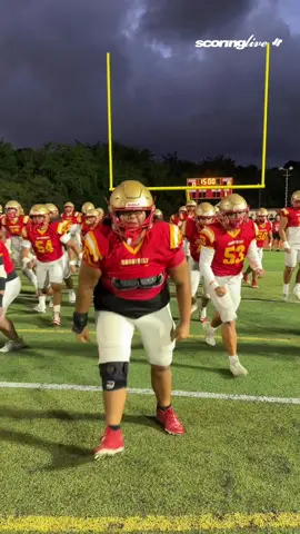 Roosevelt getting ready for game against Moanalua 📲 View game stats on ScoringLive available on the App Store and Google Play #scoringlive #hawaiifootball #hawaiihighschoolfootball 