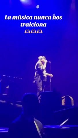 “La música nunca nos traiciona” es nuestro lema! Madrid ‘26 🫶🏻🫶🏻🫶🏻@Patricio Sardelli  con sus palabras va mucho más allá de una canción y por unos minutos nos abraza con sus palabras. Es una gran terapia para el alma Gracias Pato 🫶🏻🫶🏻🫶🏻@Airbag Oficial 