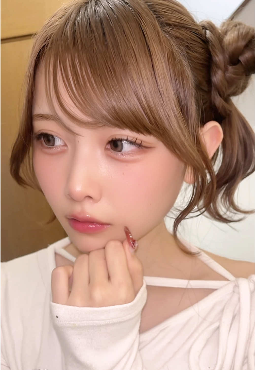 袖に何かついてるの気になる( ʚ̴̶̷́ .̠ ʚ̴̶̷̥̀ )