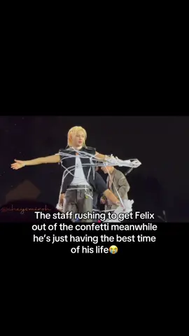 Felix just enjoying himself 🙂‍↕️ #leefelix #yongbok #straykids #skz #kpopfyp 