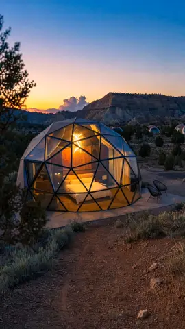 just the glow of this lamp and nowhere else to be. #valle #az #glamping #desertvibes #slowliving 