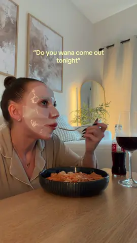 Hair oils, face mask, face pasta & Kardashian’s #saturdaynightin 