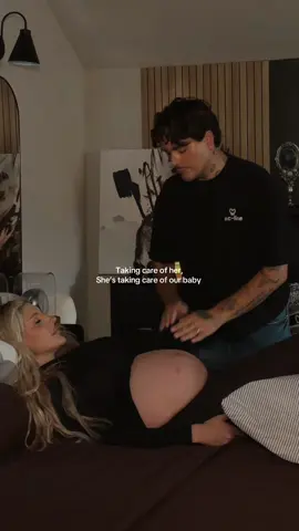 Belly massages for mommy 🖤 #pregnancy #husbandwife #daddy #couple #babytok 