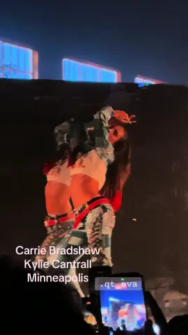 @Kylie Cantrall @theofficialkyliehq #kyliecantrall #valleygirlproblemstour #carriebradshaw #fypシ゚viral 
