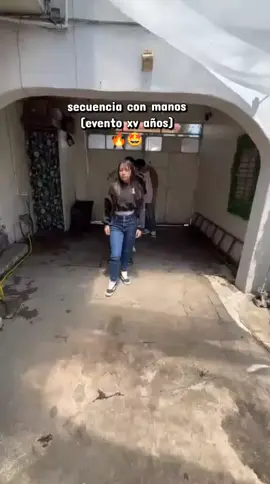 secuencia con manos para evento de 15 años #pasosdebaile #quinceañeras #ideasen5minutos #tutorialdance 