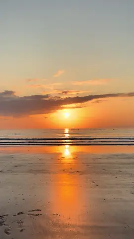 🧡🧡 #sunrise #pantaibatugong🌊 