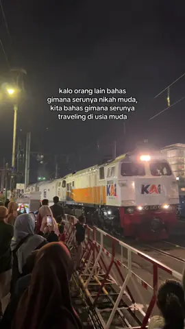 🙂‍↔️🙂‍↔️ #keretaapi #keretaapiindonesia #naikkeretaapi #traveling #fyp 