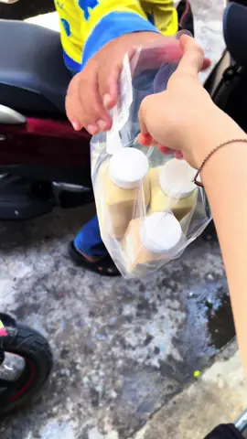 Cái nhạc nói lên tiếng lòng sốp luôn 😂😘 Mặc dù sốp mới ra đời nhưng vì tiêu chí chất lượng, đậm trà, ko bột béo nên may mắn sốp cũng được người quen giới thiệu sản phẩm trà sữa nhà sốp ♥️ #motchaitra #xuhuong #trending #fyp #trasua 