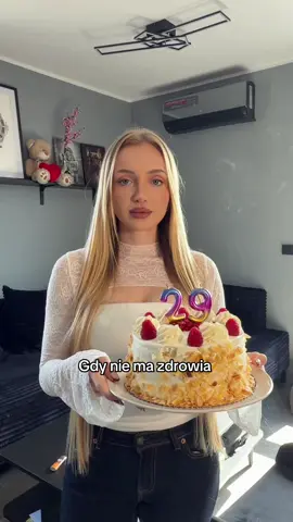 To ja dziś wasz daily reminder. Nie odkładaj tych badań, nie odkładaj na jutro zdrowego odżywiania, treningu. Każdy z nas ma tak dużo planów, marzeń a czasem zapominamy o podstawach o tym że gdy nie ma zdrowia to wszystkie te nasze plany są nie istotne. Liczy się tylko to by wyzdrowieć, przytulić bliskie osoby, wyjść o własnych nogach na spacer. Zmienia to całkiem perspektywę. Dbajcie o siebie i nie odkładajcie tego na później❤️ #urodziny #zdrowie #marzenia #plany #motywacja 