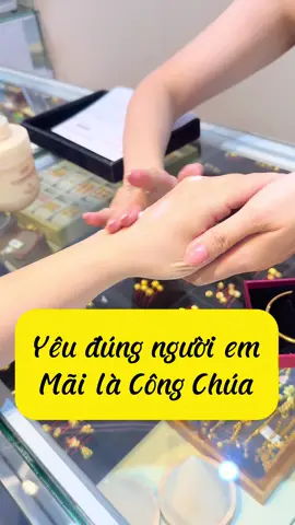 Yêu đúng người em mãi là công chúa, anh yêu dẫn đi mua vòng vàng. #vongtay #lactay #vangbac #vangphuthanh #xuhuong 