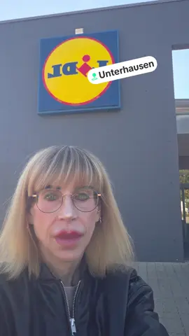 ⚠️ bitte teilen 🙏  Samstag 26.9, 11 Uhr roter Kroko Optik Geldbeutel mit viel Bargeld,  Personalausweis, AOK Karte, Bankkarten, Ausweise, Versicherungen,  payback Karten und Organspendeausweis beim Lidl Lichtenstein Unterhausen verloren (Café Automat oder vom Dach Auto gefallen). Namen Adresse Telefonnummer und Email Adresse sind im Geldbeutel. Ehrlichkeit währt am längsten! Ich appelliere an den Finder. Wer Gutes sät, wird Gutes ernten... 🙏 😞 #lichtenstein #Unterhausen #lidl #Pfullingen #Reutlingen 