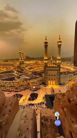 #Mashallah❤️  مدینہ منورہ مدینہ، نبی ﷺ کا شہر، روشن چراغ ایمان کا مینار، جہاں اسلام کی تاریخ کو پرواز ملتی ہے مسجد نبوی، عظمت اور شان کی علامت جہاں نبی محمد ﷺ کا روضہ ایک مقدس منظر ہے شہر کی گلیاں کھجور کے درختوں سے سجی ہوئی ہیں، سبز و بلند ایک پُرسکون نخلستان، جہاں ایمان اور امن دلوں کو مسحور کرتے ہیں مدینہ کی مالا مال تاریخ اور ورثہ چھو کر محسوس ہونے کے قابل ہے ایسا مقام جہاں دنیا بھر سے مسلمان آکر روحانی سکون پاتے ہیں شہر کی گرمجوش مہمان نوازی اور خوش اخلاقی اسے زیارت کی ایسی جگہ بناتی ہے جہاں پہنچنے کے لیے لمبا سفر بھی قابلِ قدر ہے #plztiktokteamdontunderviewmyvideos #foryoupageofficial❤️❤️tiktok 