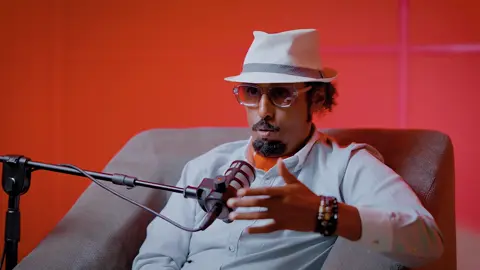 Dhawaan daawo 🎬🔥 Oscar ayaa marti ku ah barnaamijkeenna, waxaana idin soo gudbinaynaa sheeko iyo wada hadal xiiso leh. Ha moogaanin qaybta cusub ee YouTube-ka. Subscribe saar kanaalka si aad ula socoto. 🎥 #IsAragPodcast #QoslaayeShow #fyp #ciyaalxamar🇸🇴 #nairobitiktoke 