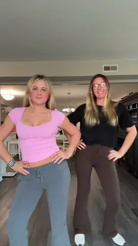 back with mama:) #fyp #momdaughter #duo #dance #fitinspo 