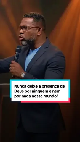 Nunca deixe a presença de Deus por ninguém e nem por nada nesse mundo! #palavradedeus #pregacaoforte #mensagemdodia #reflexaododia #gratidao 