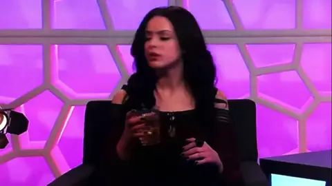 Dan “spying” on Liz Gillies February 24 2011 #2011 #lizgillies #victorious #fyp