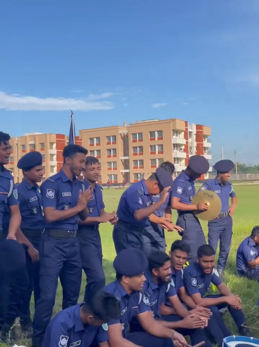 পুলিশ ও সব পারে😁#bd👮‍♂️ #police👮‍♂️ #creatorsearchinsights #foryou #foryoupage 