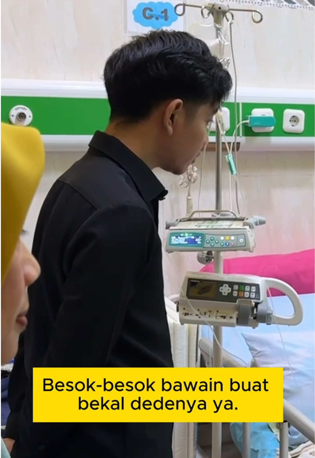 Nggak cuma soal pengobatan, Wapres juga datang langsung dengarkan kondisi korban. Wapres Gibran minta maaf langsung ke anak dan ibu terdampak dugaan keracunan makanan di Batang, sekaligus memastikan mereka terus ditangani sampai pulih. #Ngegibran #Batang #JawaTengah