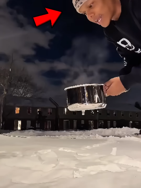 Nunca tires agua hirviendo en invierno sin ver esto