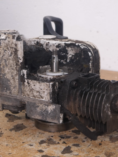 2-Stroke Engine Chainsaw Restoration STIHL 010AV - Part 2 #restorationvideos #hbrestoration #restoration #restorationprojects
