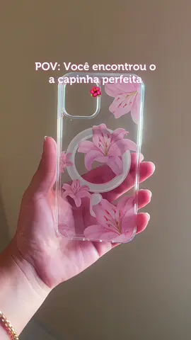 Essa capinha é pra quem ama um toque floral em tudo até nos detalhes mais pequenos 😍💕 #capinha #capinhadecelular #caseiphone #acessorios #creatorsearchinsights 