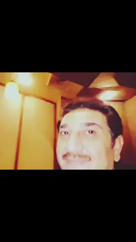 كريم منصور هو مطرب وفنان عراقي قدير، يُعدّ من أبرز قامات الأغنية العراقية والتراثية. وُلد في محافظة ميسان (العمارة)، ويتميز بحنجرة قوية وصوت شجي يحمل الروح والعاطفة العراقية الأصيلة. محطات وأبرز أعماله:  البداية الفنية: برز في فترة الثمانينيات وترك بصمة رفيعة في أداء الأغنية الريفية والتراثية بأسلوب معاصر.  الأسلوب الغنائي: اشتهر بأداء الأبوذية والمواويل العميقة التي تحمل طابع الحزن واللوعة الشفافة.  أبرز الأغاني:  بس تعالوا  تأنيتكم  تسألني عن حالي  تعبان يا خوي يُعتبر كريم منصور جزءاً لا يتجزأ من ذاكرة الموسيقى العراقية، واستطاع عبر عقود أن يحافظ على هوية الغناء العراقي الأصيل #fyp #اغاني #العراق #حزين #كريم_منصور 