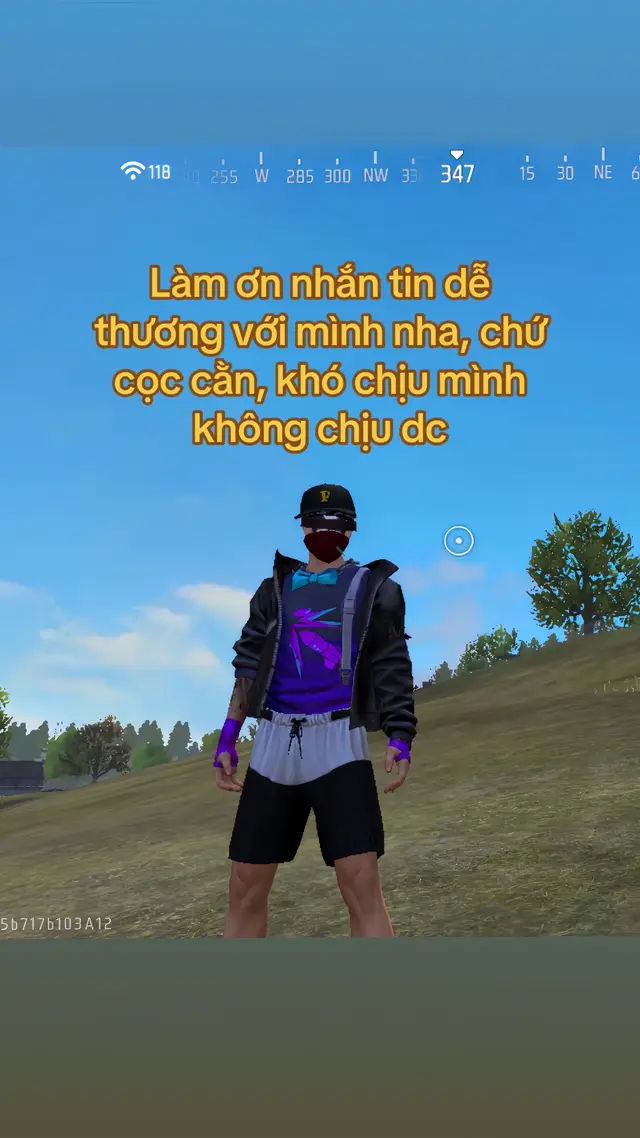 Dưới đây là cách chơi FF chuyên nghiệp Cài đặt độ nhạy (Sensitivity): Đây là bước cực kỳ quan trọng. Trong năm 2026, giới hạn độ nhạy có thể lên tới 200. Bạn nên bắt đầu với mức General (Nhìn xung quanh) khoảng 130–160 để xoay người nhanh nhưng vẫn giữ được tâm bắn ổn định. Tùy chỉnh nút (HUD): Hãy sắp xếp các nút bấm (bắn, nhảy, ngồi, đặt Bom Keo) sao cho thuận tay nhất. Nếu bạn quen chơi các game FPS khác, hãy đặt vị trí tương tự để không bị nhầm. 2. Giai đoạn nhảy dù và Loot đồ Chọn điểm rơi: Nếu mới chơi, đừng nhảy vào các khu trung tâm (như Cổng Trời hay Đảo Thiên Đường) vì rất dễ 