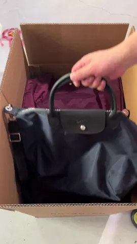 I'm Mr. Zhu from Guangdong, China. It is a wholesale factory of second-hand bags. Nice to meet you, my friend.
