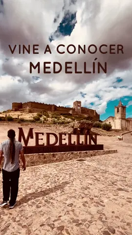 #Medellin Vine a conocer Medellín, la hermana mayor de nuestra ciudad querida. En este video les cuento la historia, les muestro cómo es y van a aprender de dónde viene el nombre MEDELLÍN. ¿Ya sabían?