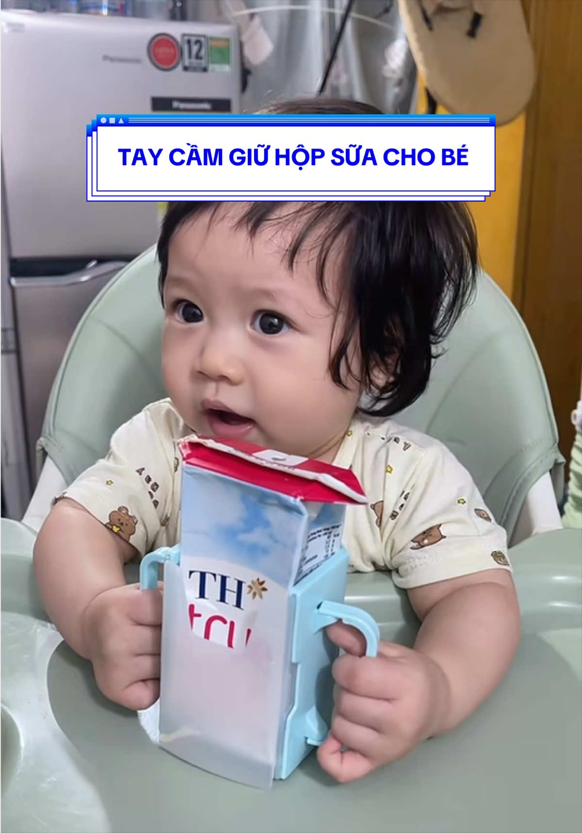 Tay cầm giữ hộp sữa cho bé , bé tự cầm nắm hộp sua mà không lo bé bóp đổ nha Mom , rất tiện lợi hữu ích ạ #hopgiusuachobe #hopgiusuacotaycam #mebimsua #mebim #mevabe 