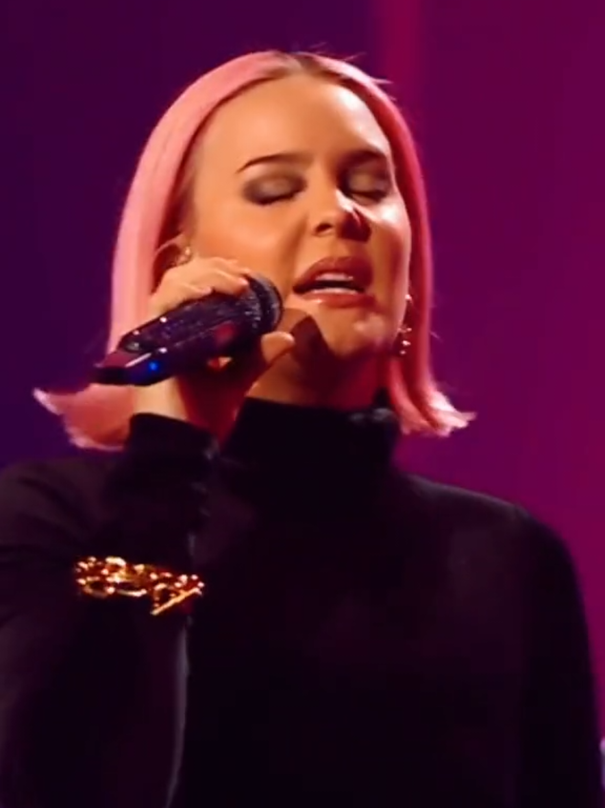 moving on energy 💪✨ Hurts but you let it go 💛 Anne-Marie serving strength and emotion 🥹🫶 #AnneMarie #CiaoAdios #MovingOn #Stronger #FYP @ANNEMARIE 