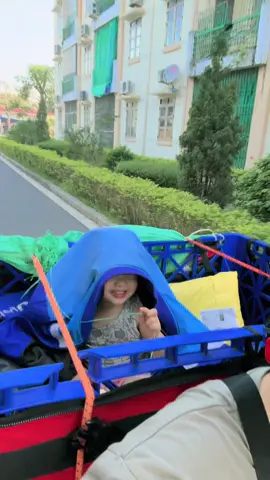 Em bé hiểu chuyện chịu khó với bố 1 thời gian nha, Thương Em bíe nhiều đi ship với bố đen hết da #xuhuong 