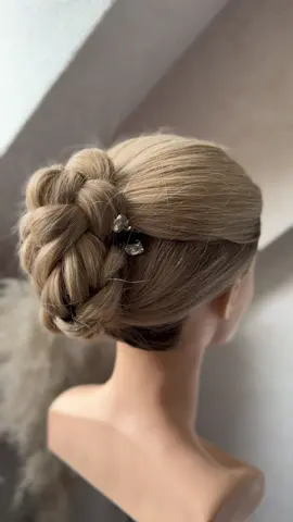 Two hairstyles in one video 🌸🌸 Save this and try them yourself 🙌🏻 #QuickHairstyle #HairstyleTutorial #hairvideos #easyhairstyles #braidedhairstyles 